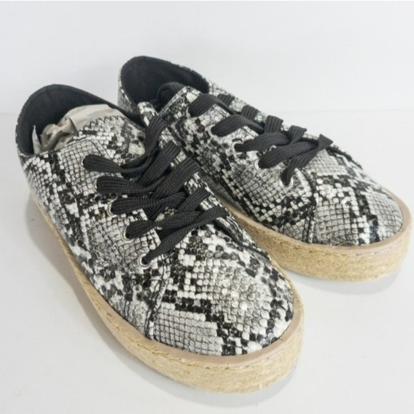 Olivia Miller Step on It Sneakers Snake -6 - Picture 2 of 4